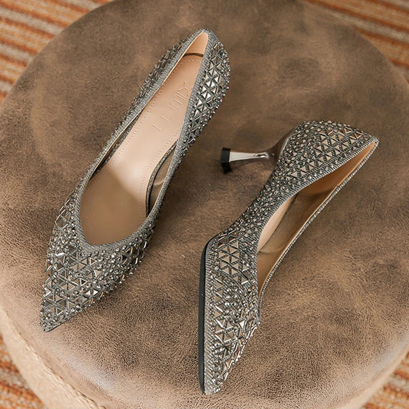 Décolleté con paillettes glitterate Décolleté con diamanti scintillanti Scarpe con rivetti in cristallo Tacones Mujer Trafa Abito da festa per don