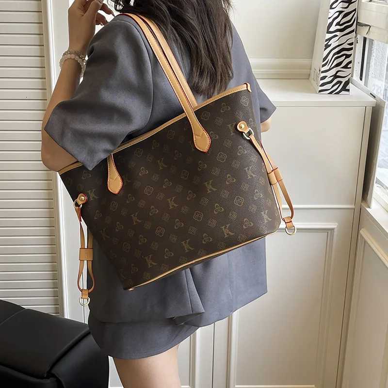 2025 New Womens Tote Bag Vintage Monogram Print Large Capacity Shoulder Bag Lightweight Multi-Pocket Casual Chic Crossbody W251209