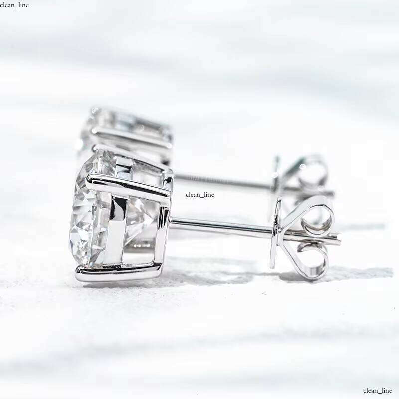 Starsgem is preparing to ship 18k white gold 2ct laboratory-grown VVS Moissanite earrings with an IGI certificate