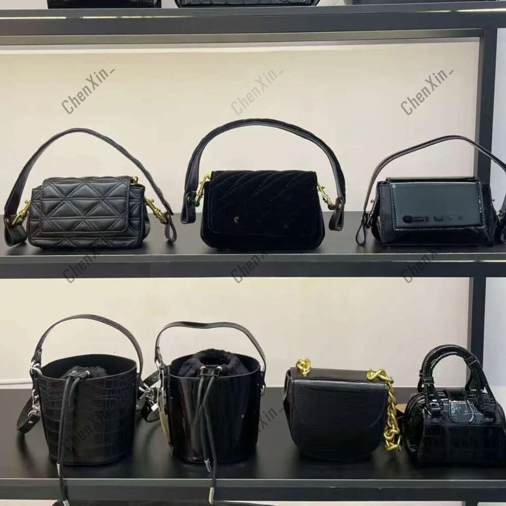 Viviane viviannen vivi Vivienmes Designer saturn Bag with logo Empress Dowager planet Black Underarm Single Shoulder Collection Niche Women's C