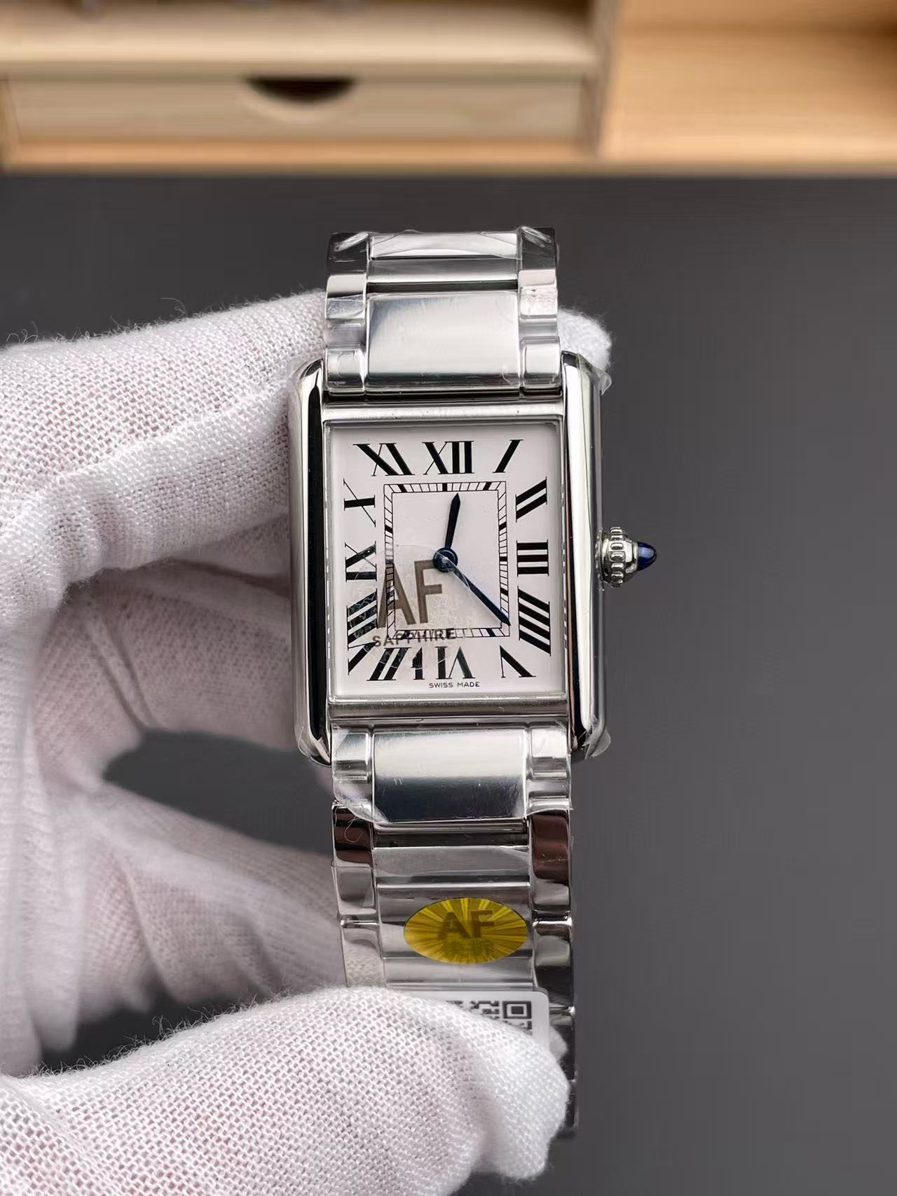 AR Factory produces high-quality luxury quartz watches made of stainless steel and sapphire glass with a size of 25.5mm
