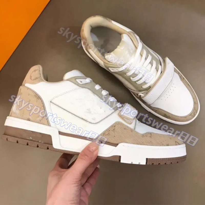 Designer Luxury designer trainers casual shoes Logo Embossed Trainer Sneaker triple white sky blue black green yellow denim low mens sneakers women