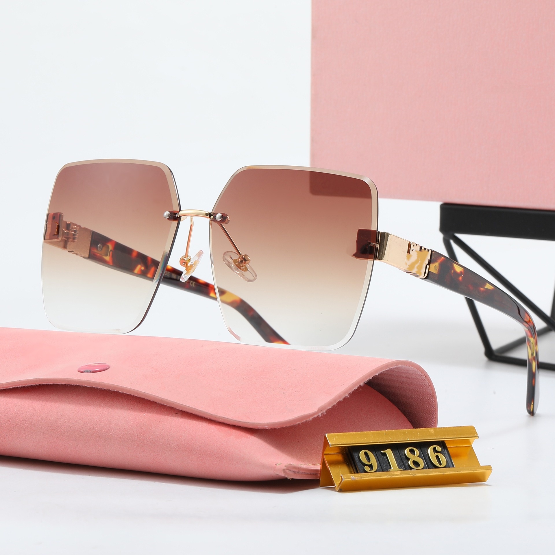 2026 Hot Designer Sunglasses Women y2k Fashion Outdoor Party Driving Travel Classic Eyeglasses Beach Shading Retro UV400 Luxury Sun Glasses Y2K