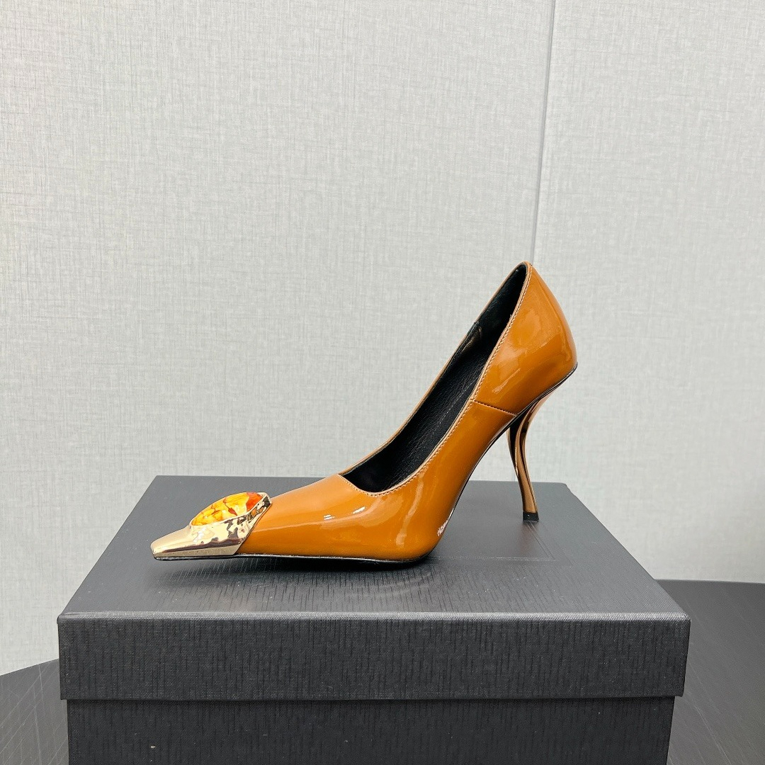 Décolleté in pelle verniciata con gemme impreziosite Scarpe da donna di design di lusso con punta a punta e tacco a spillo Scarpe da sposa da donna