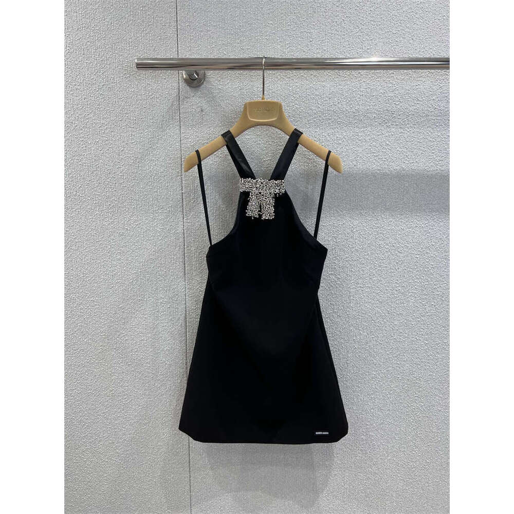 Designer 25 Autumn Winter New Haute Couture Miu Simple Casual Heavy Craft Bowknot Diamond Black Strap Mini Dress f85a