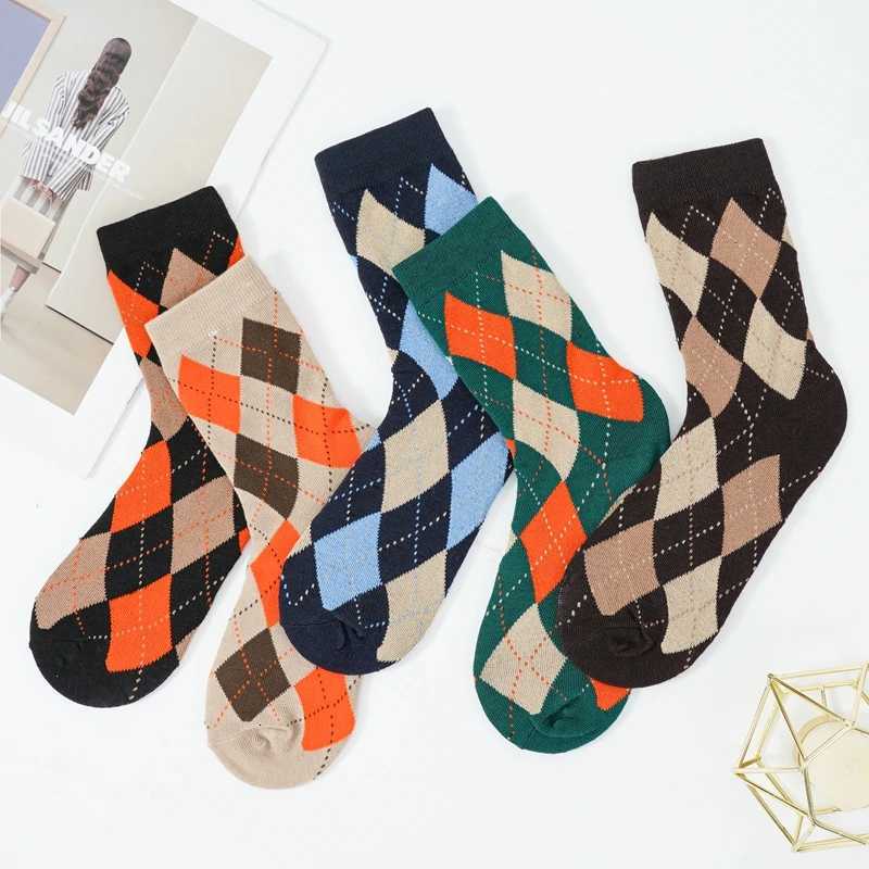 Mens Cotton Socks High Quality Plaid Diamond Pattern Harajuku Combed Medium Tube Colorful Striped Unisex Long Winter SockXJ251210