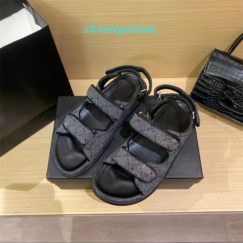 Ladies Calfskin Sandals 2025 Women Summer Designer Sandles Shoes Platform Flats Low Heel Wedge Diamond Buckle Sandal Slip on Ankle Strap Beach