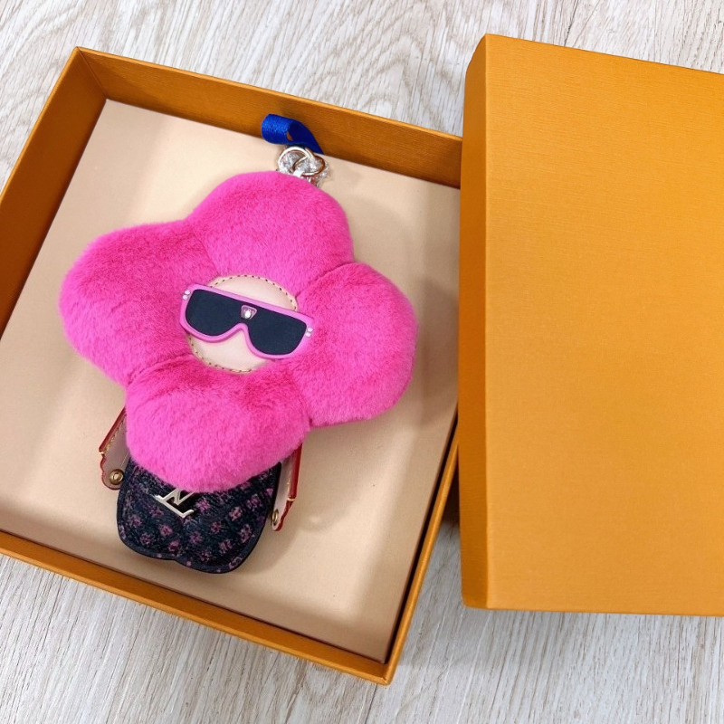 Luxury Keychains Pink Blue Rosy Furry Sunflower Clover Designer Keychain Bag Charms Pendant Accessories Sun flower Doll Car KeyRings with original r