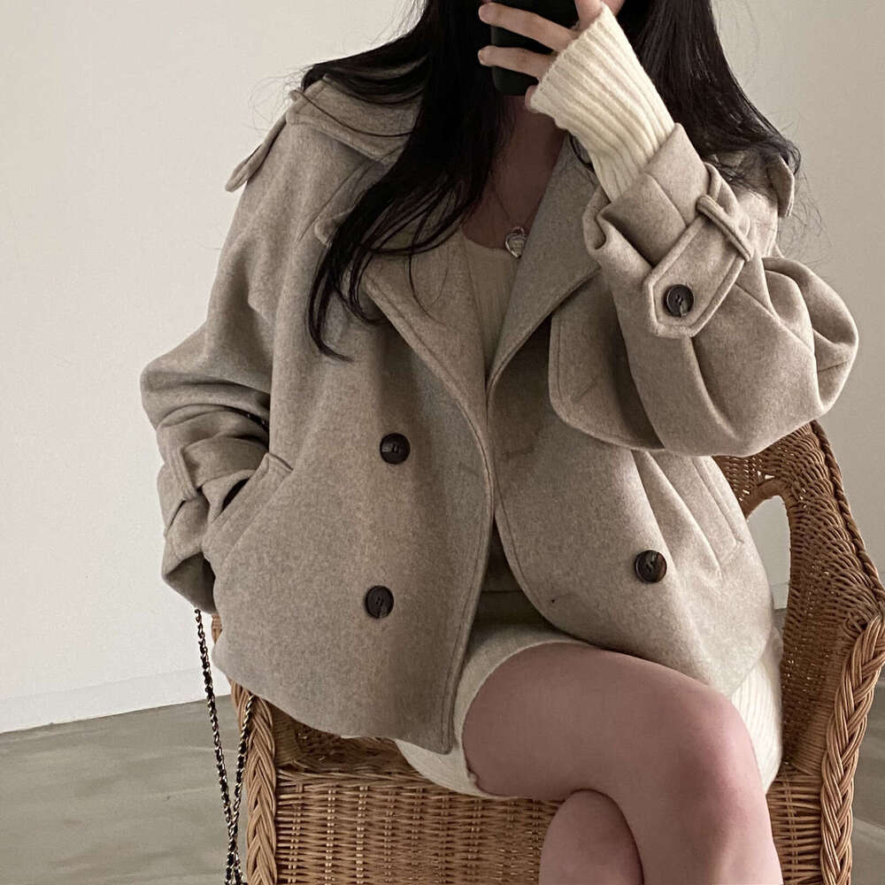 South Korea Autumn And Winter Style Retro French Double Breasted Short Woolen Loose Coat Women's Temperament Overcoat B5