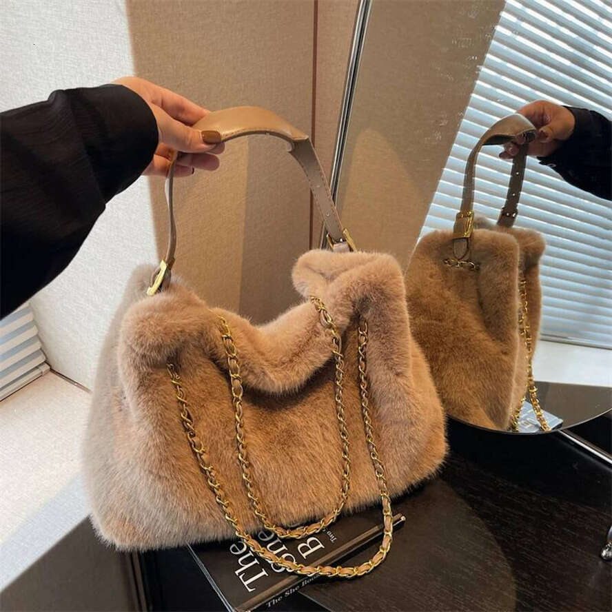 OLOEY Retro Plush Bag Women Large Capacity Tote Shoulder Handbag | Autumn & Winter Fashion, Versatile for Daily Commuting storyelfbag