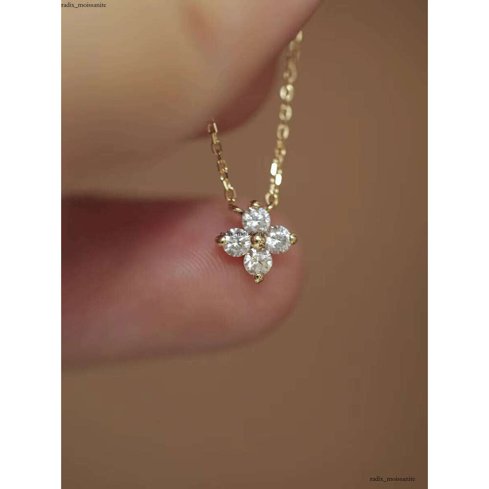 Dropshipping S925 Vintage Pendant Charm 18k Rose Gold Plated Four-Leaf Clover VVS Moissanite Necklace with Clavicle Chain