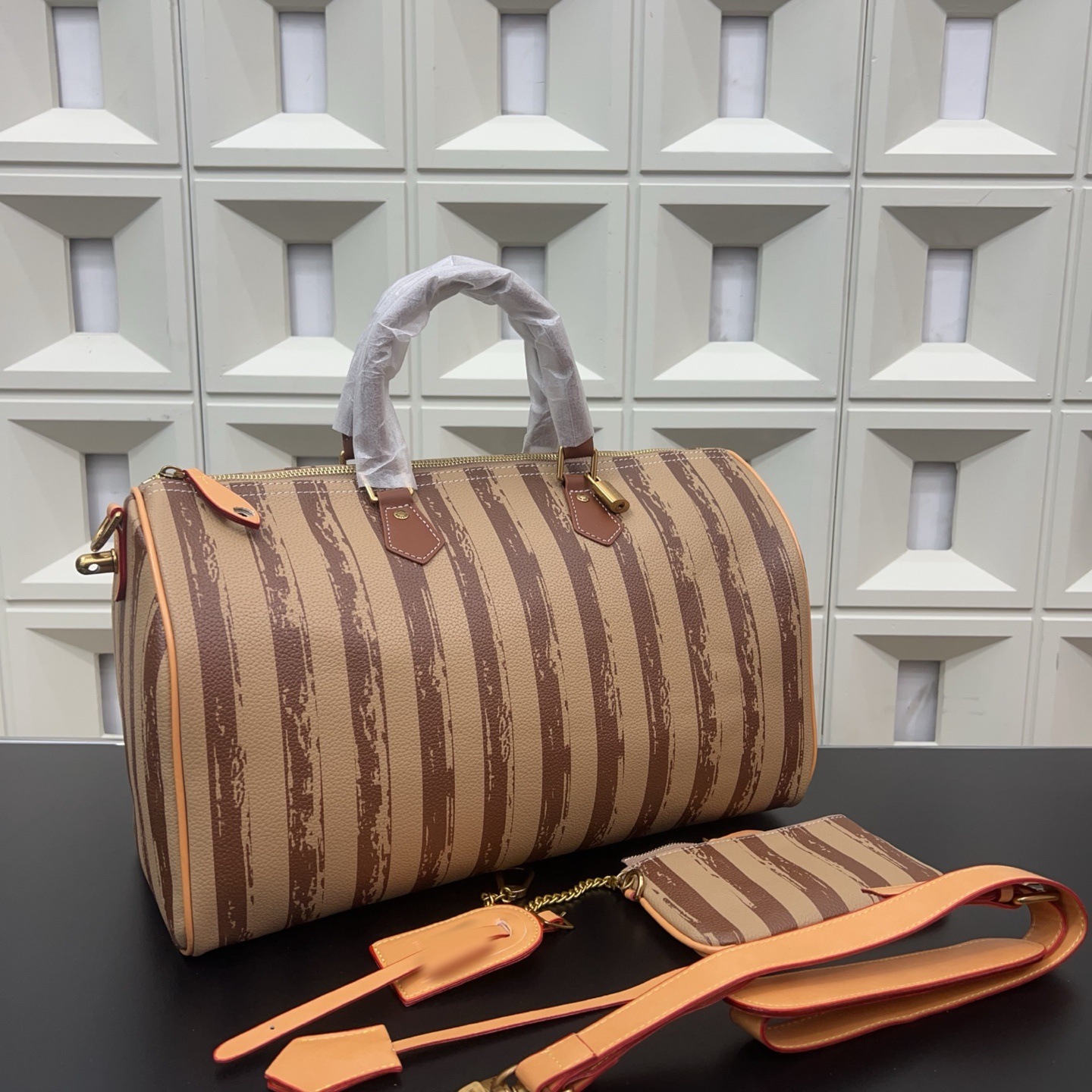 Designer Mens duffel bag 10A Genuine Leather Top Quality Handbags Women Tote Bags Classic Letter Print Leather Outdoor Bag Multiple Colors Shoulder
