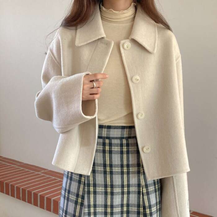 South Korea Winter New French Fashion Lapel Niche Design Single-Breasted Short Woolen Coat For Women B5