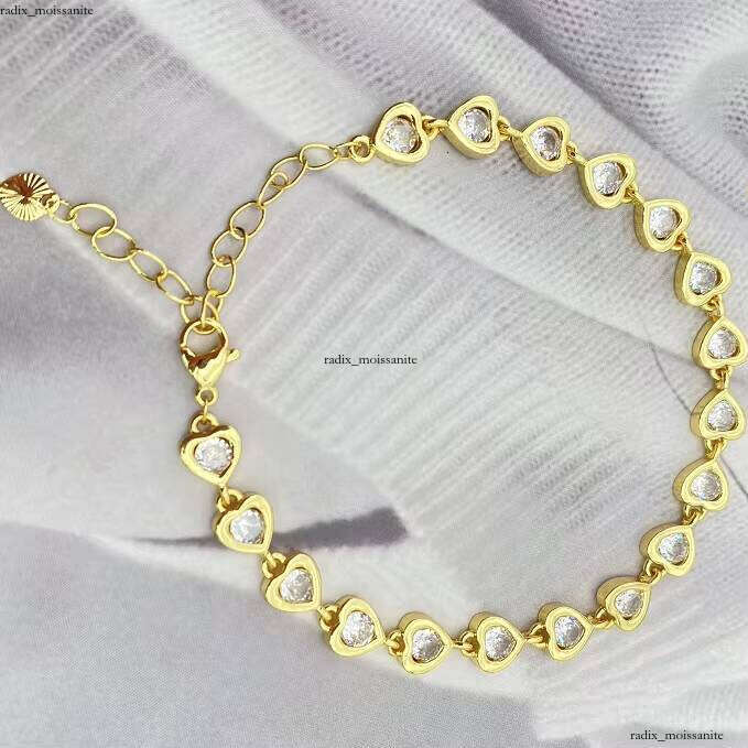 18k Gold Bracelet with Crystal VVS Moissanite Moissanite Heart Star Design, Suitable for Men and Women Couples Wedding -- Fashion Trendsetter