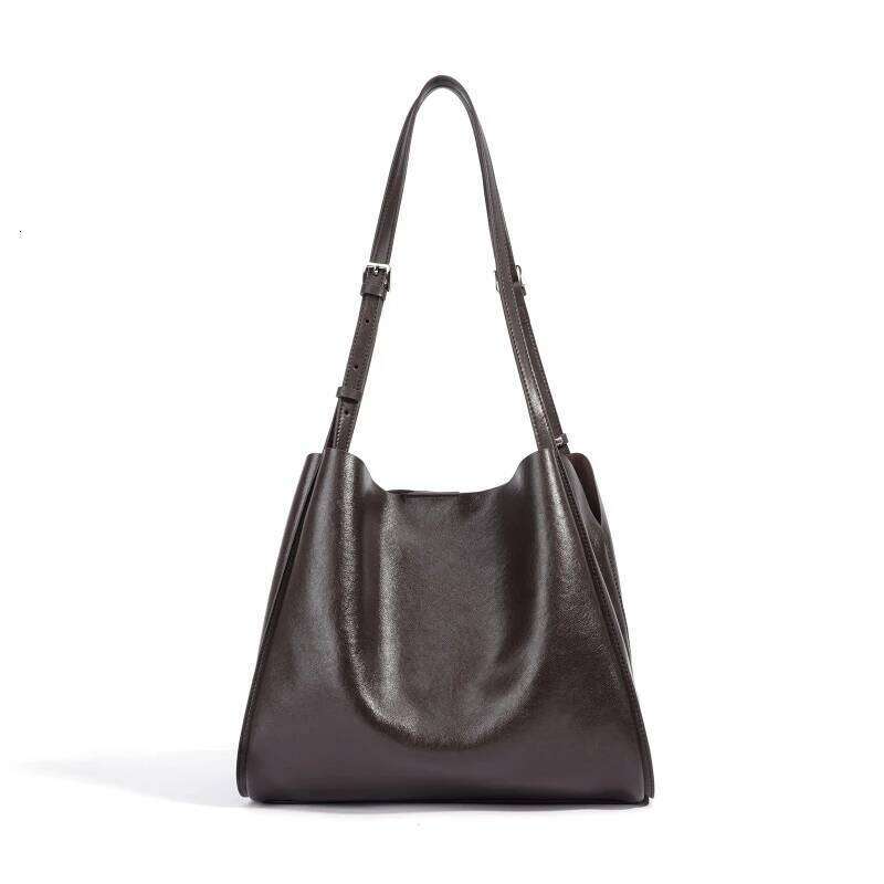Fashionable Versatile Large Capacity Simple Casual Genuine Leather Handbags Bucket Soft Surface Single Shoulder Crossbody Bags St251210