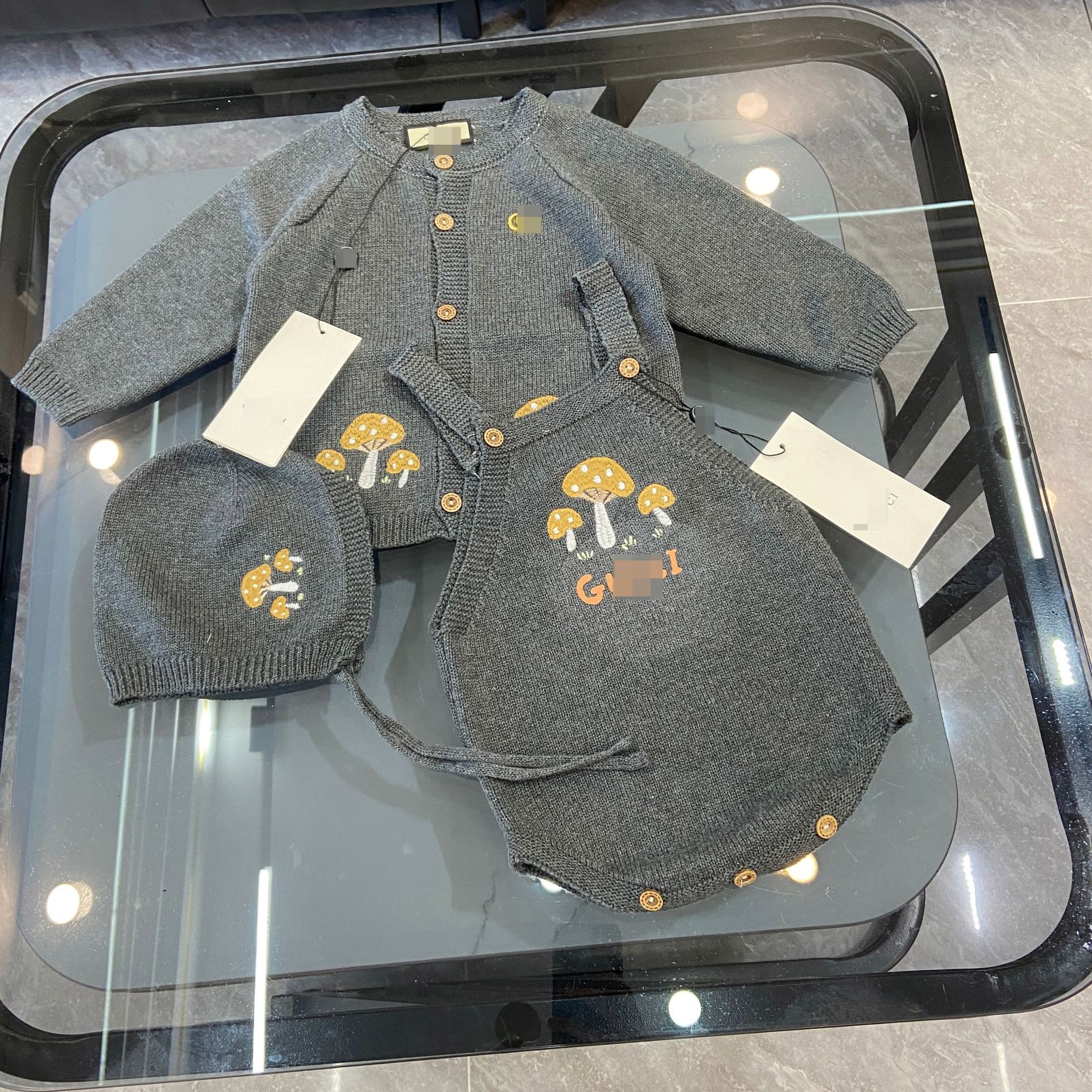 New Hot-selling Designer Baby Clothes Spring and Autumn Style Jumpsuit Set, Korean Style Baby Girl Knitted Cardigan Suspender Set, 3-piece Set