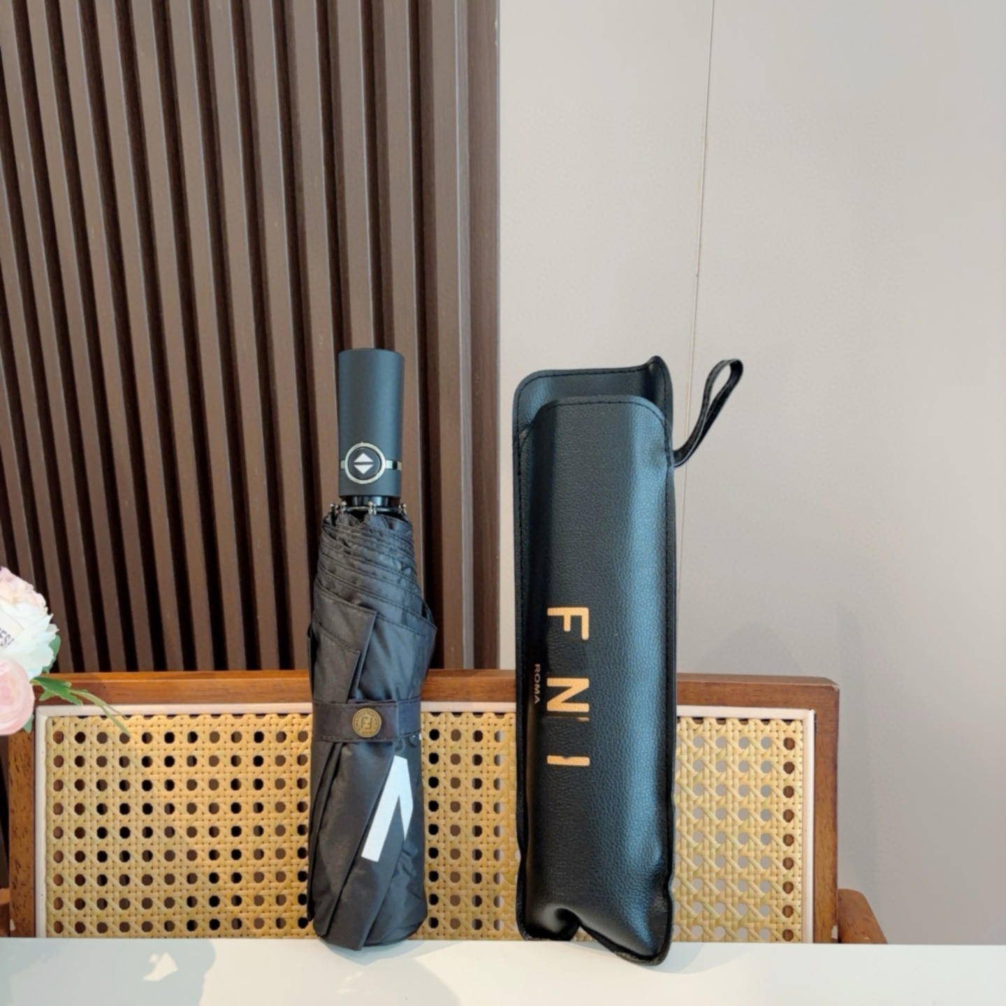 Luxury Designer Folding Umbrella Sun Rain Protection Letter Umbrella Parasol Waterproof Automatic Travel SunShade Umbrellas