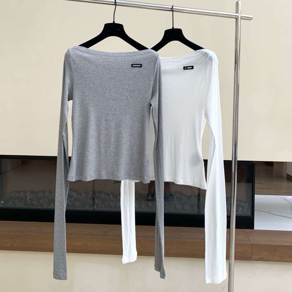 Designer Miu Home 25 Autunno Inverno Nuova maglietta a maniche lunghe con spalle scoperte Camicia base sottile per donna con lettera logo cd67
