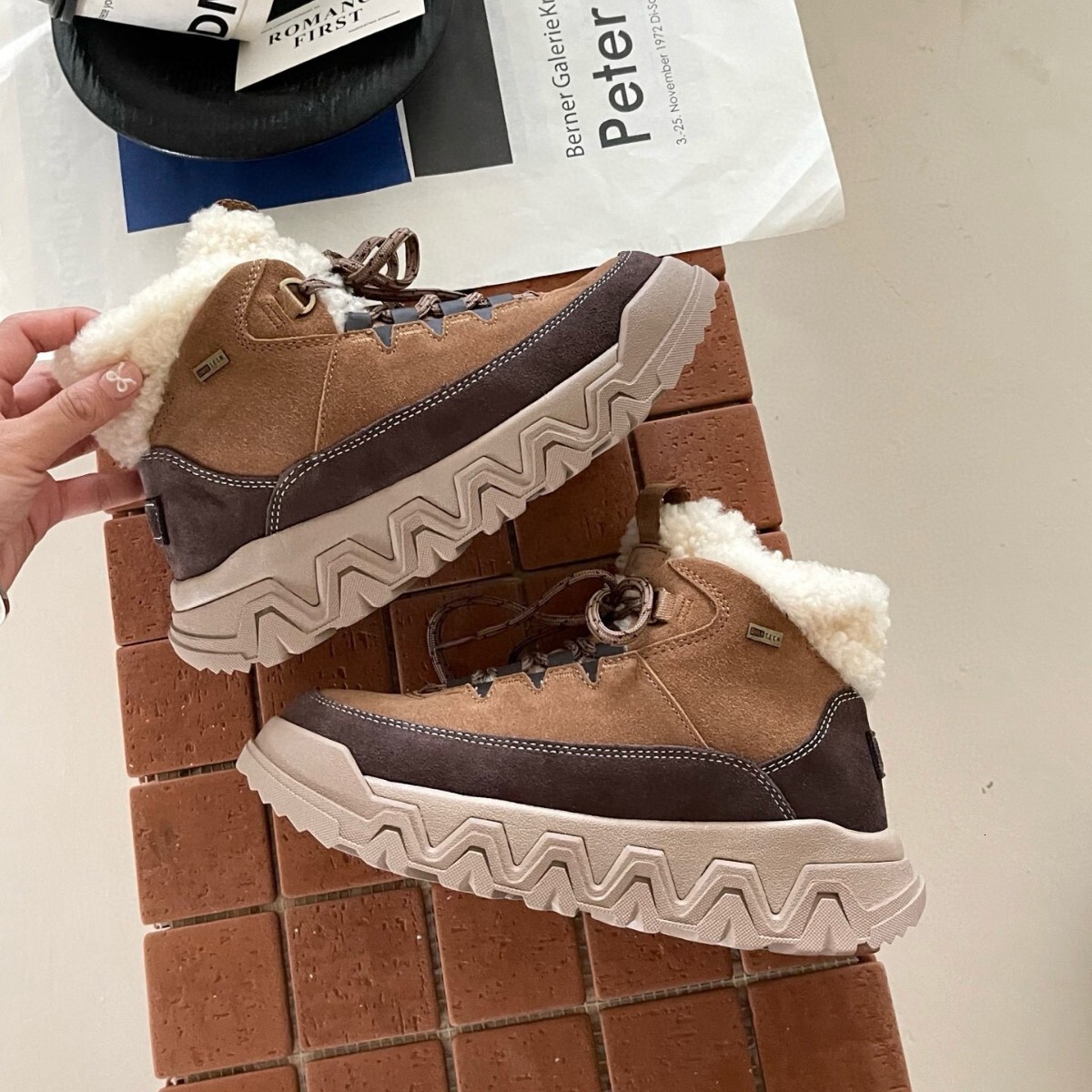 Fashionable and luxurious style outdoor couple lace up boots high-quality sheepskin and fur integrated fashion snow boots winter warm designer boots