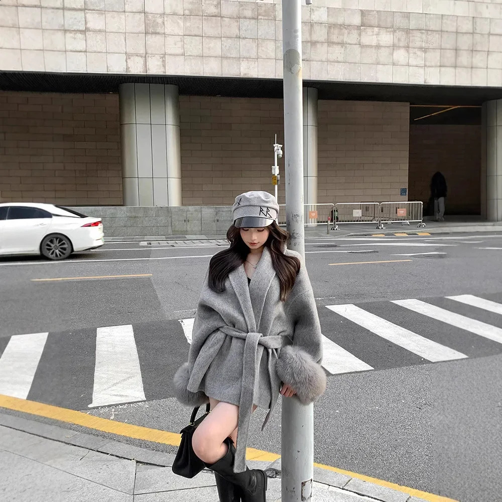 Slimming Thin Woolen Coat with Belt And Fur Sleeves for Women Trendy Autumn Winter Outerwear Elegant High-End Feeling 251210