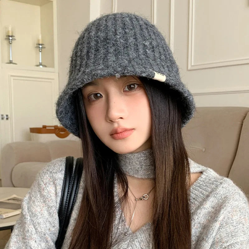 Japanese Retro Plush Knitted Bucket Hats Women Show Face Small Autumn and Winter Travel Versatile Simple Casual Mens Caps 251210