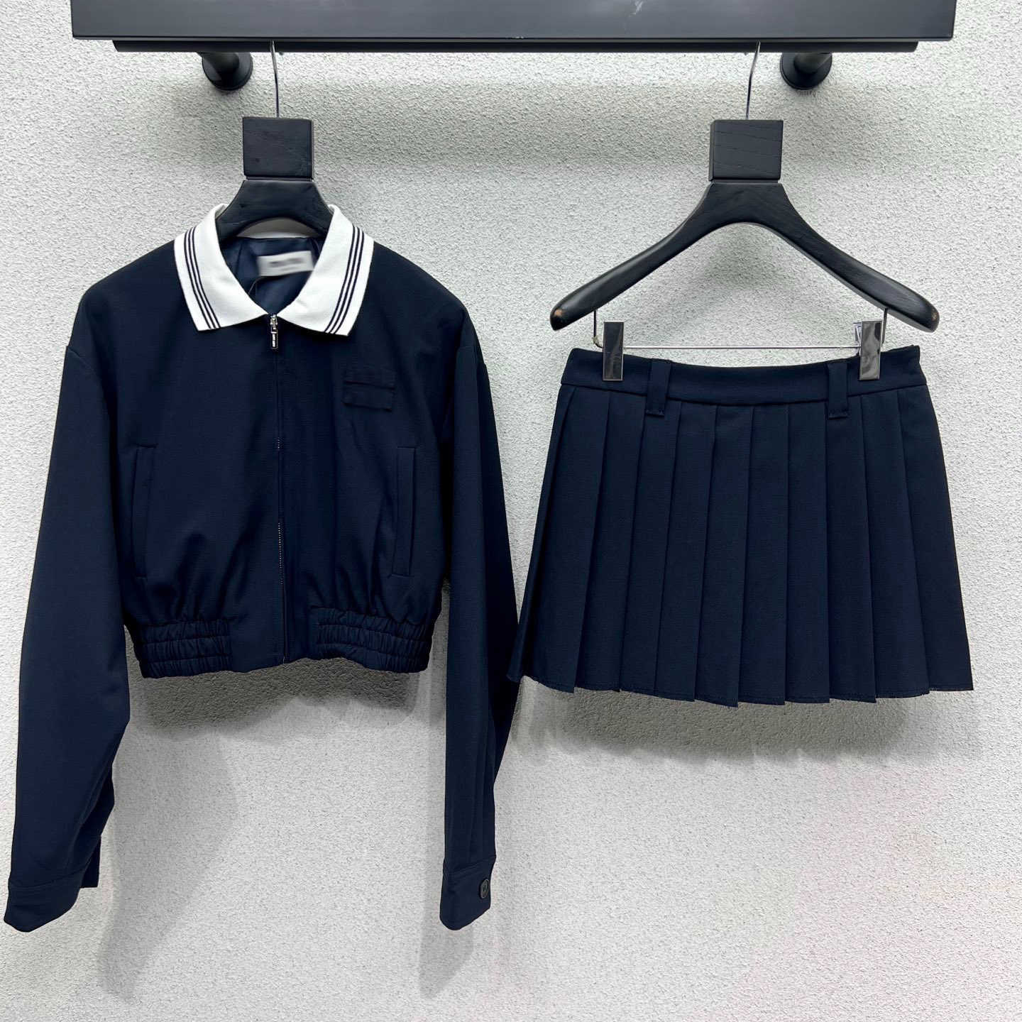 Designer Skirt Set Contrasting Lapel Dark Blue Jacket Embroidered With Letters Long Sleeved Women Casual Zipper Short Jacket 251211