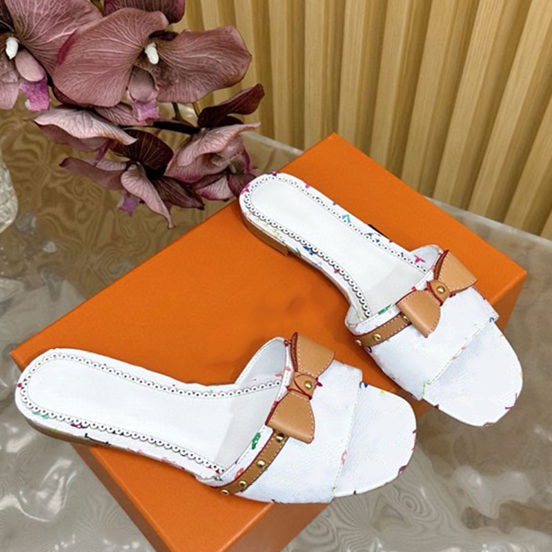 Sandali con fiocco di design Scarpe basse colorate giocose da donna Scarpe casual in tela monogramma da donna Pelle bovina liscia Taglie 35 41 Con s