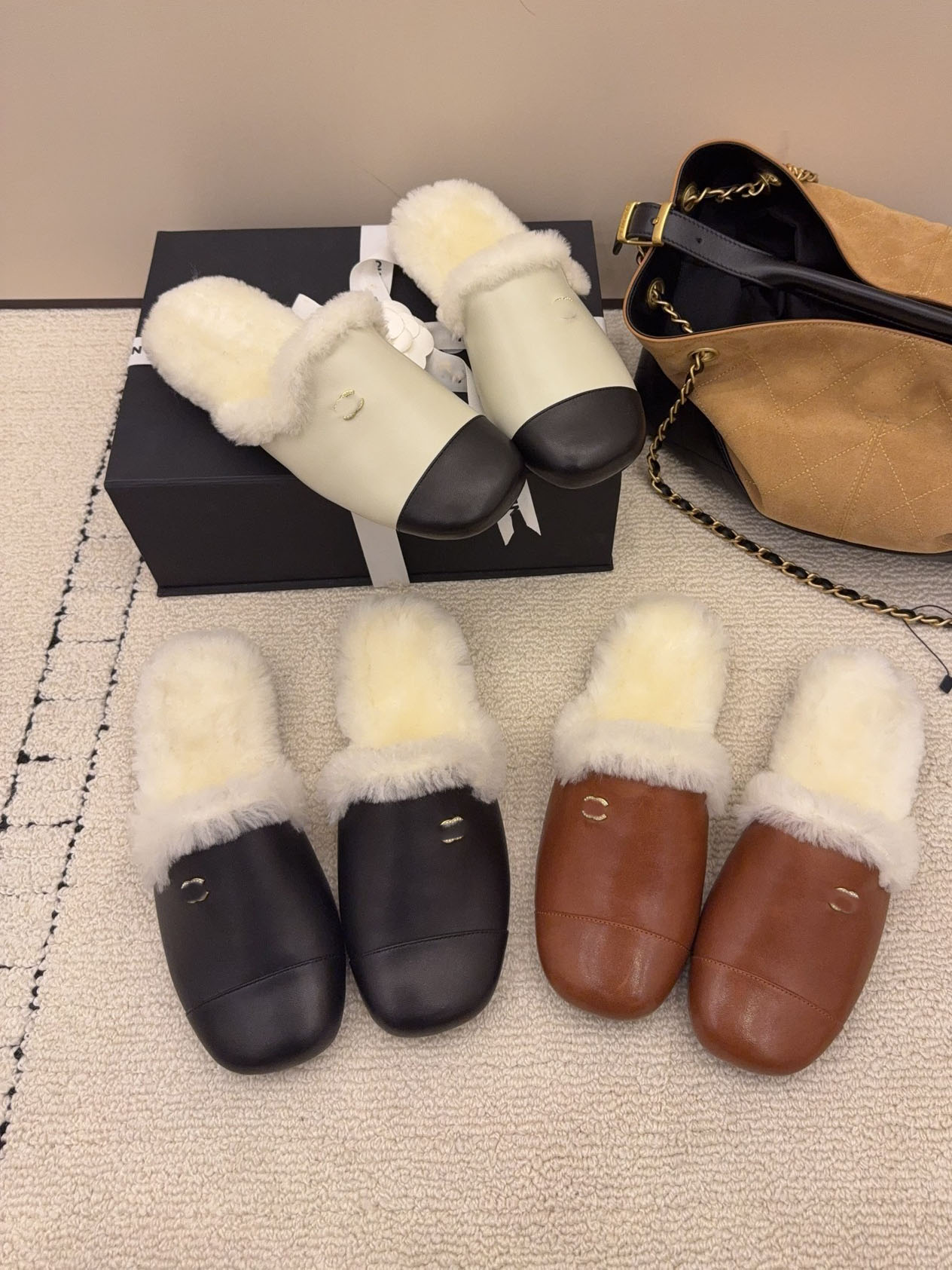 NEW Top Quality Winter Shearling-Lined Mules | Cozy Faux Fur Interior | Leather Block-Toe Design | Metal Accent Detail | Slip-On Comfort | Warm Casu