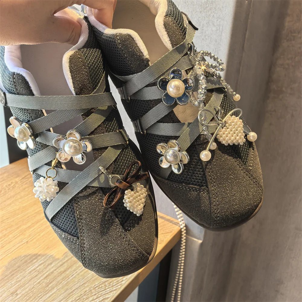 Black white Crystal bow Shoelaces Charms for Sneakers Decorations Pearls love Shoe Charm Buckle DIY Shoes Accessories 1Pc/2Pcs 251211