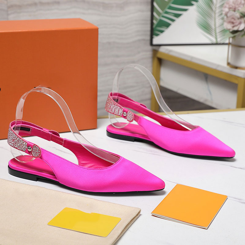 Designer Rose Red Silk Sandali Ladie Sexy Baotou Scarpe da donna Scarpe a punta in cristallo Rear Trip Buckle Taglie 35 42