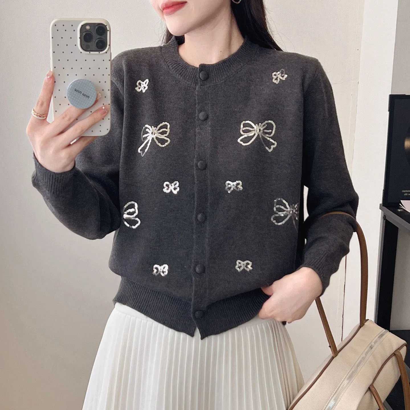Round Neck Sweater Jacket Autumn Winter Korean Womens New Bow Pattern Design Knitted Cardigan Short Style Single Breasted Top Z251211