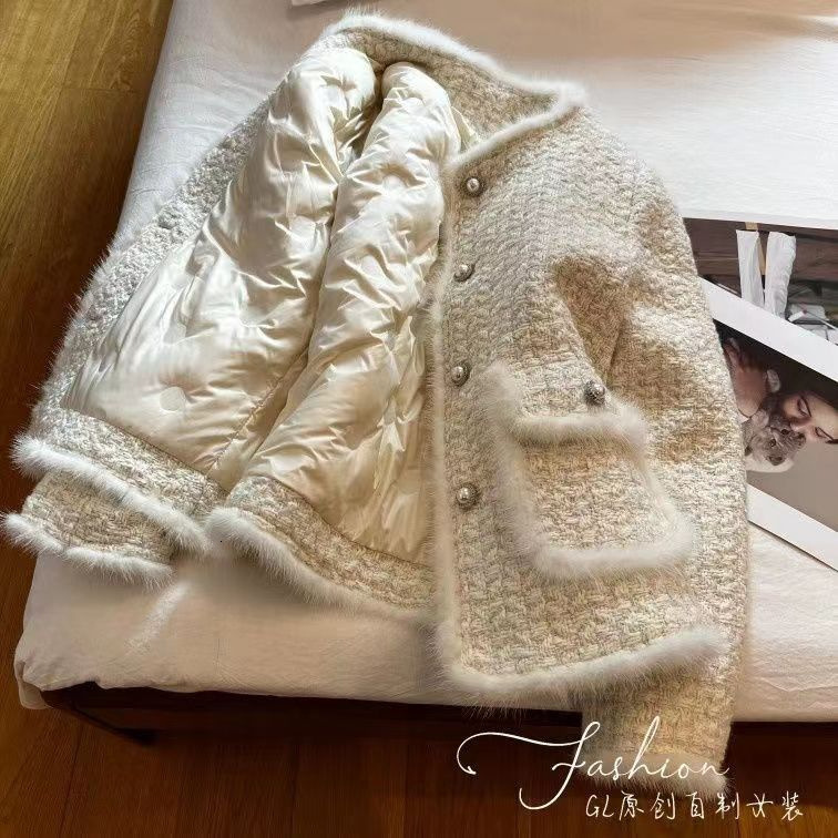2025 Winter Fashion Women's Elegant Vintage Style Small French Style Coat with Mink Fur, Age-Reducing and Slimming Top