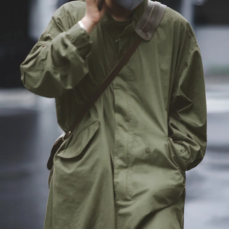 Maden Uomo Vintage M65 Fishtail Verde e Cammello Trench Intrecciato Corda in Vita Cappotto Allentato Oversize di Media Lunghezza per Uomo 251210