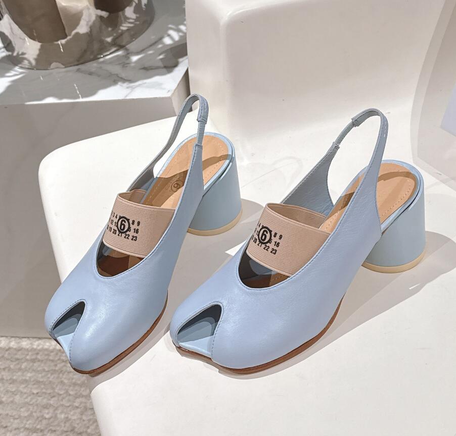 Sandali con pompa Tabi singoli Scarpe famose da donna versione alta 2026 primavera nuovo articolo retrò punta aperta sandali con fascia elastica in