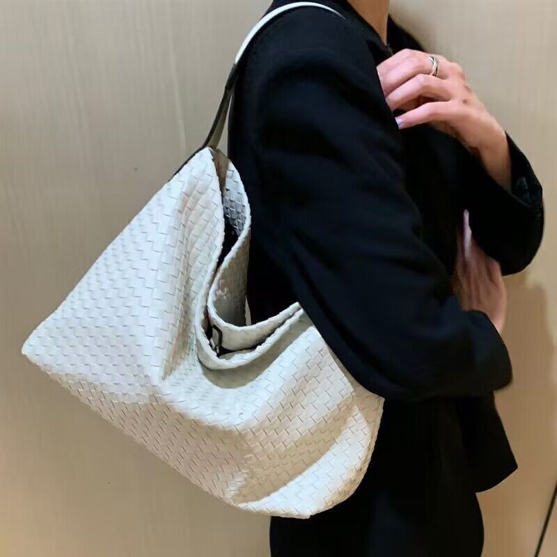 Douxlihm Free Shipping New Designer Bag Women's Bag Spring Summer Woven Shoulder Bag Crossbody Bag Women 2025 Versatile Large Bag Fashion Bucke
