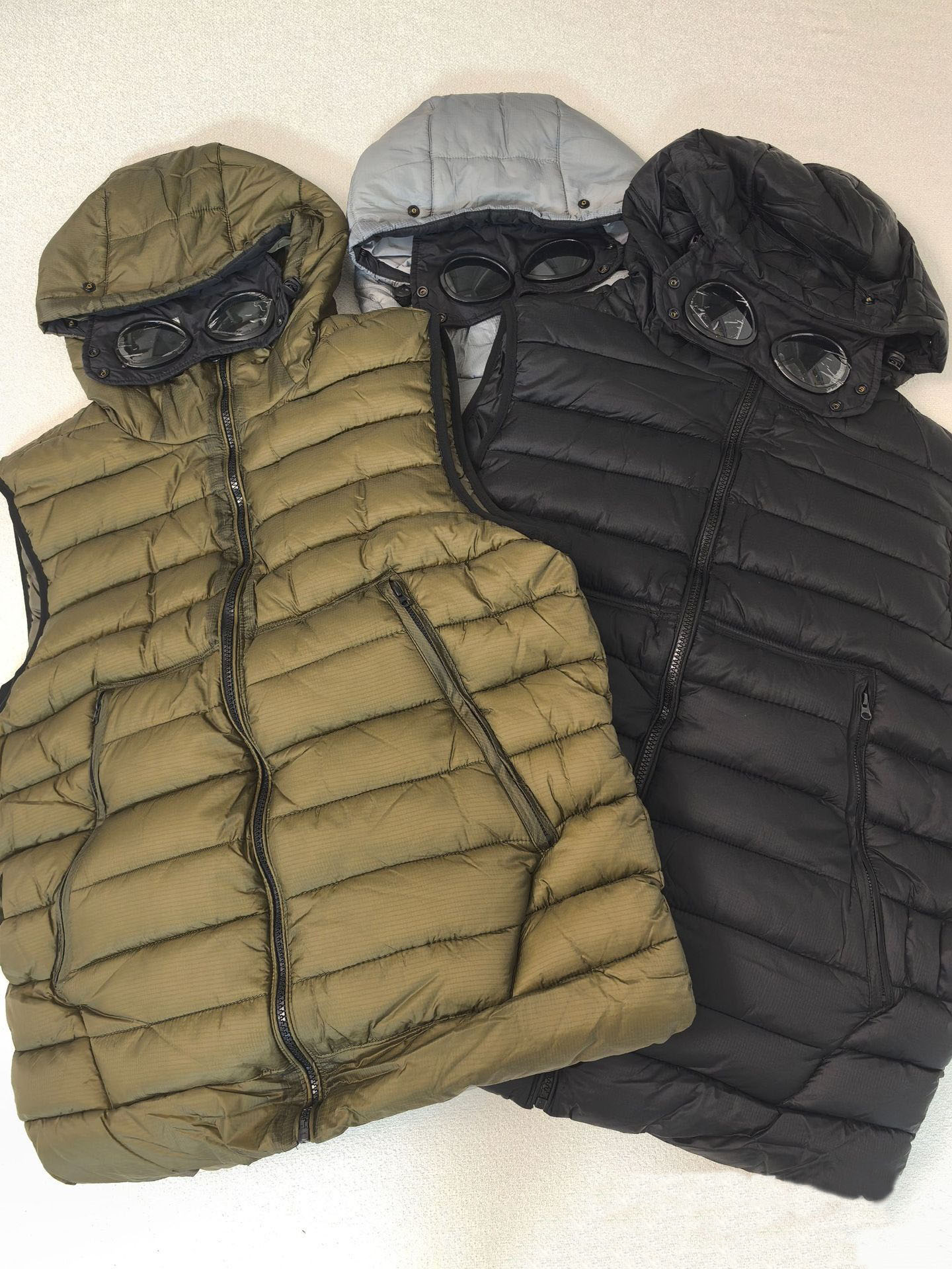 Designer Mens Vests Autumn Winter Vest Badge Loose Sleeveless Hooded Warm Cotton Jacket Vest Cape Casual Outerwear