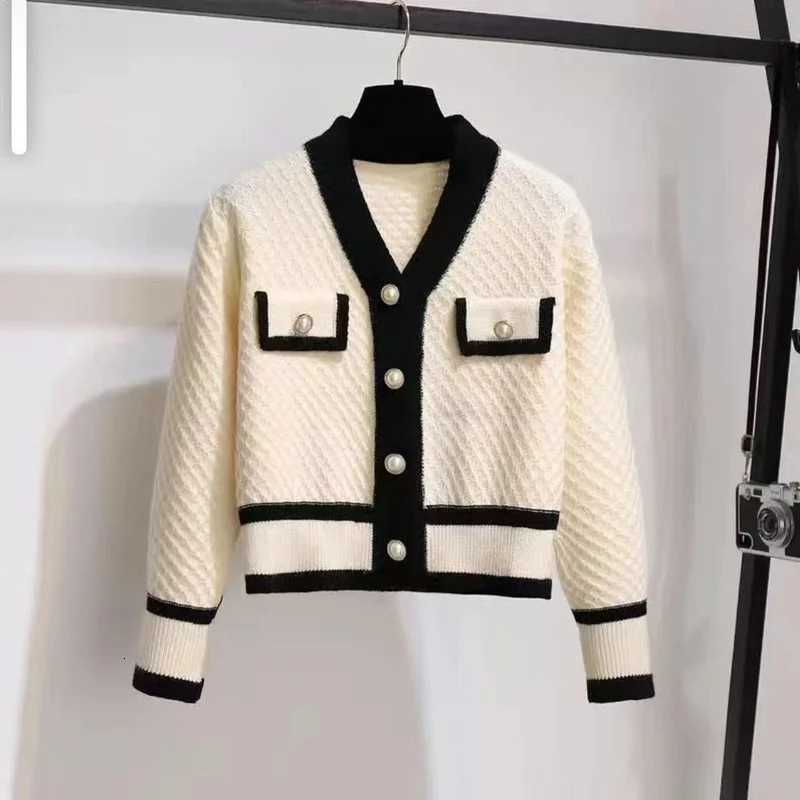 Autumn And Winter Color-blocking Knitted Top Women Cardigan Long-sleeved V-neck Short 2023 New Coat Fashion All-match Top Z251211
