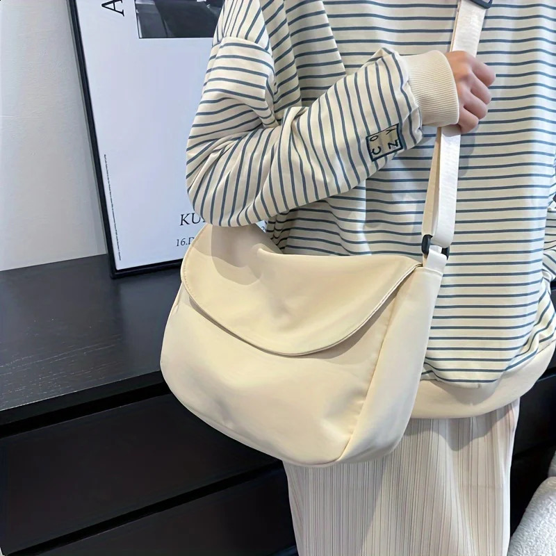 Japanese Womens Large Capacity Crossbody Bags Nylon Fashion Handbags For Women Daily Commuting Message Bag 251210