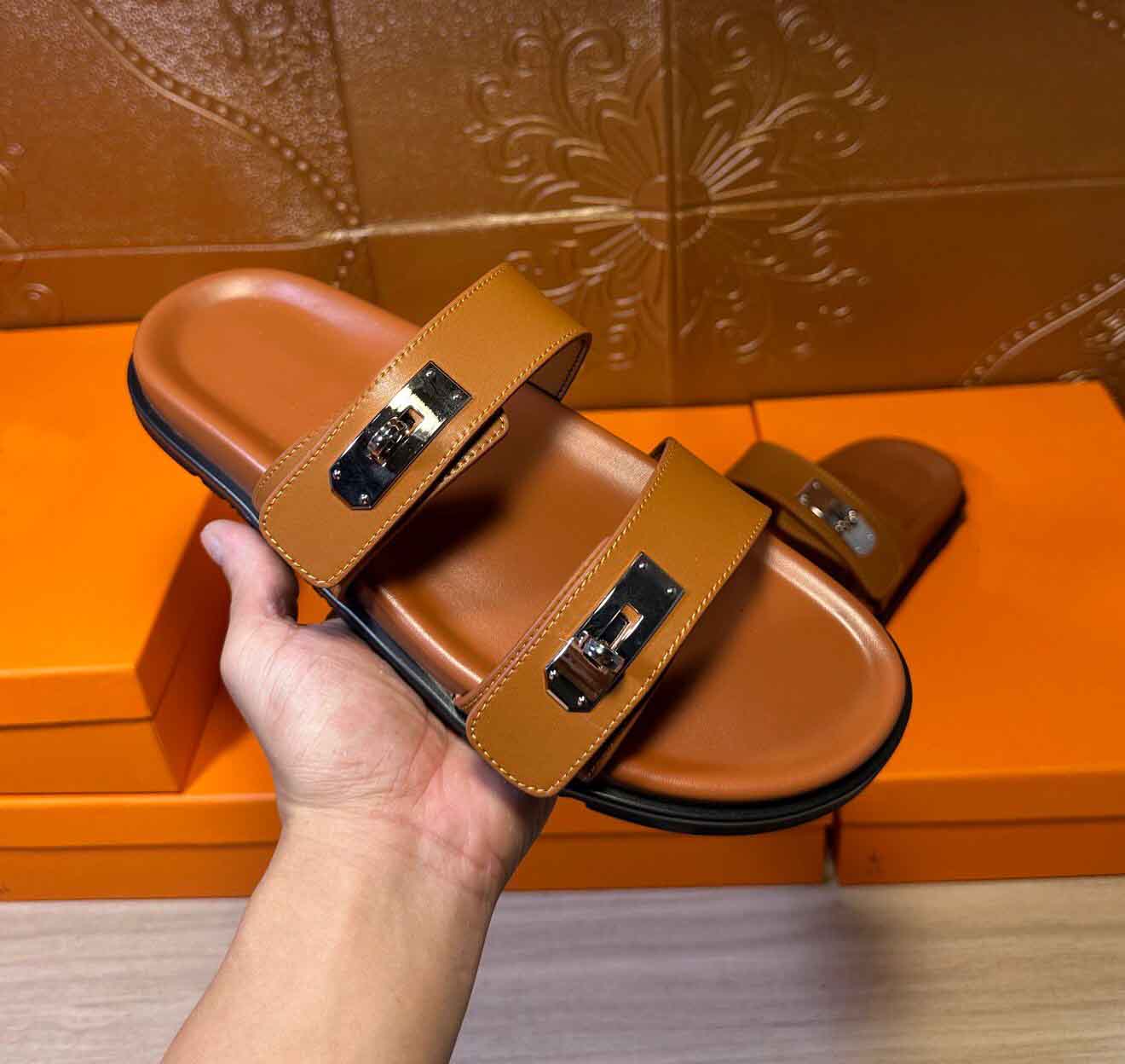 Flip Flop Flats Luxury designer Man Slippers Round Toe Thick Bottom Flat Heel Slip-On Velcro horse Sandals Simple Velvet Casual Mens Shoes Mule Slid