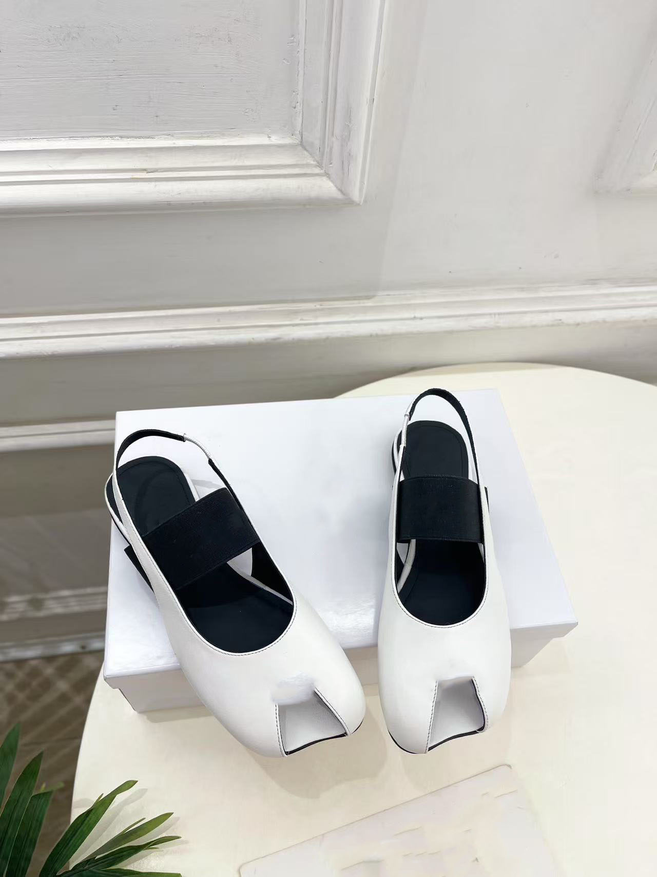 Sandali bassi open toe da donna firmati, calzature di lusso, scarpe basse casual, mocassini da donna di lusso, ballerine da donna con sacchetto anti