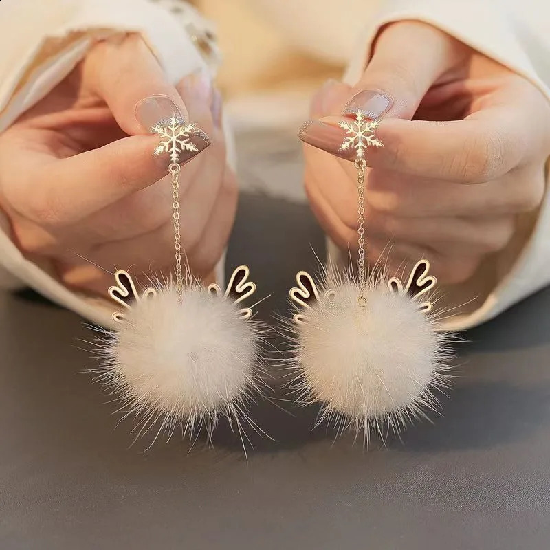 1 Pair Christmas Antlers Fur Ball Earrings Tassel Earrings Womens Autumn And Winter Niche High-end Earrings 251209
