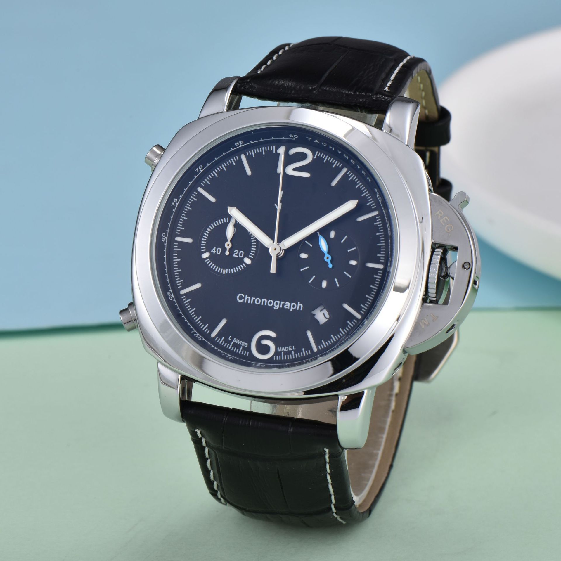 Luxurious men's wristwatch - top designer crafted high-quality quartz watch with leather strap for a casual yet luxurious look. 01