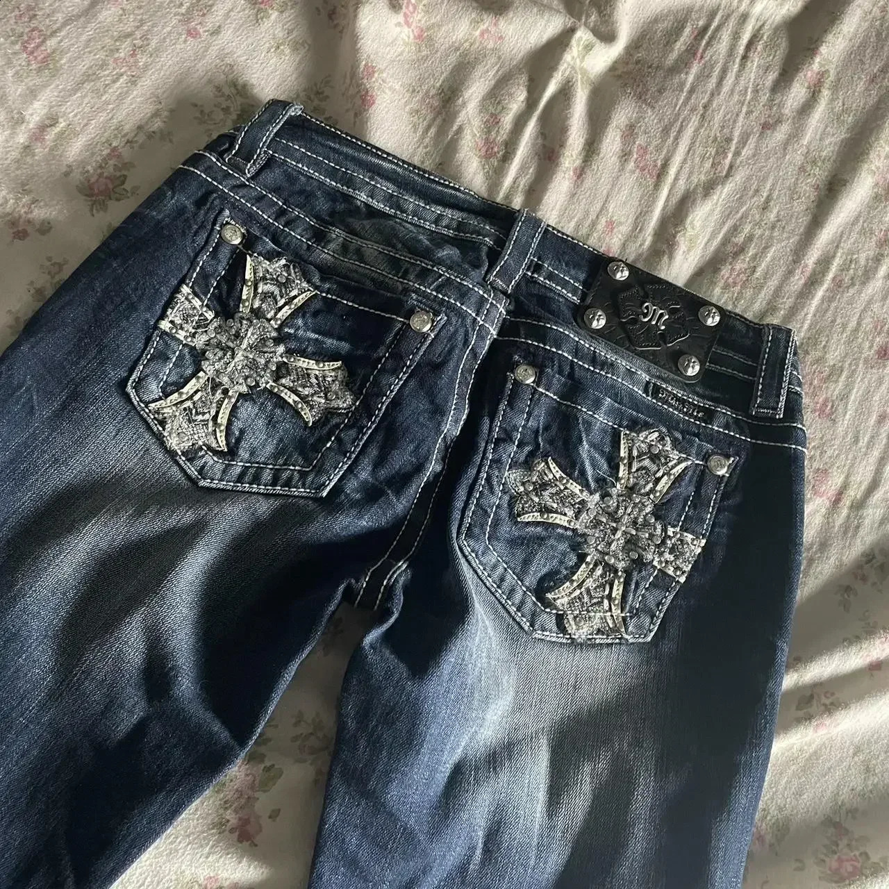 Jeans da donna di tendenza americani anni 2000 con strass ricamati tasca flangiata versione coreana jeans dritti oversize a zampa d'elefante 251210