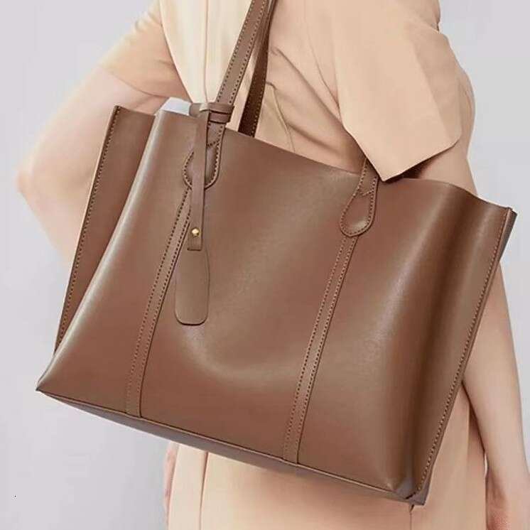 2025 New Versatile Fashion Large Capacity Tote Single Shoulder Women's Crossbody High-End Shopping Bag