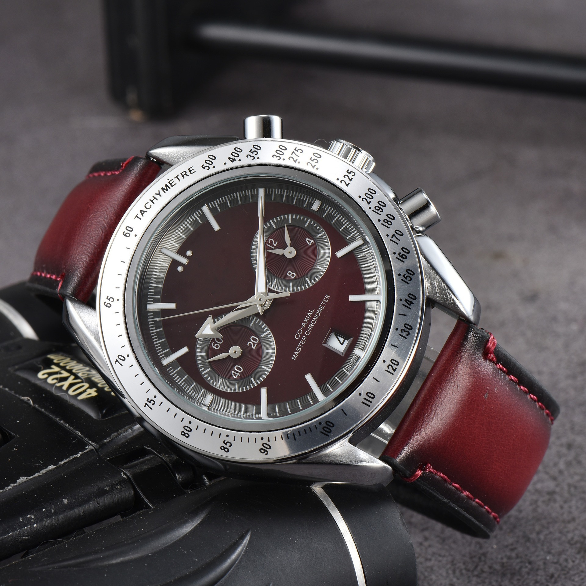 New Top-quality quartz multi-functional men's steel bracelet watch - stylish and fashionable chronograph watch. Manufacturer supplies