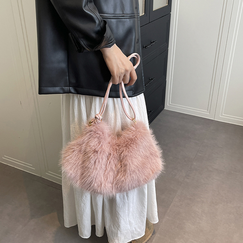 Fashionable and simple fluffy shoulder bag with textured women's handbag elegant fluffy bag autumn and winter plush exquisite handbag designer