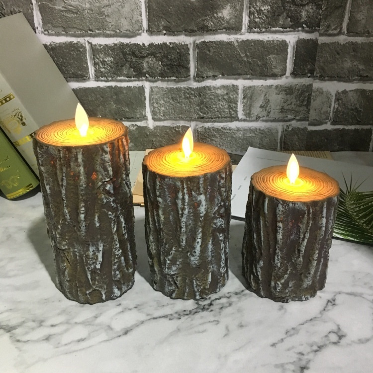 Juego de tres piezas de tocones de árboles con lámparas LED de velas grandes.