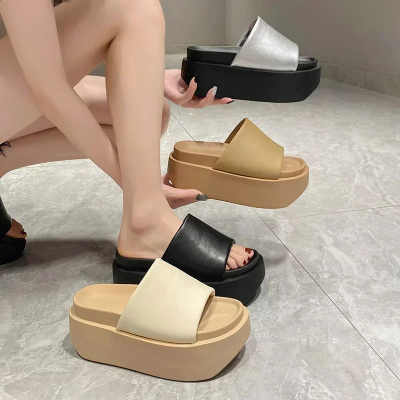 Pantofole da donna Estate Donna Infradito da spiaggia Sandali esterni Scarpe in pelle robusta per donna Zeppe Pantofole con plateau alto 251209