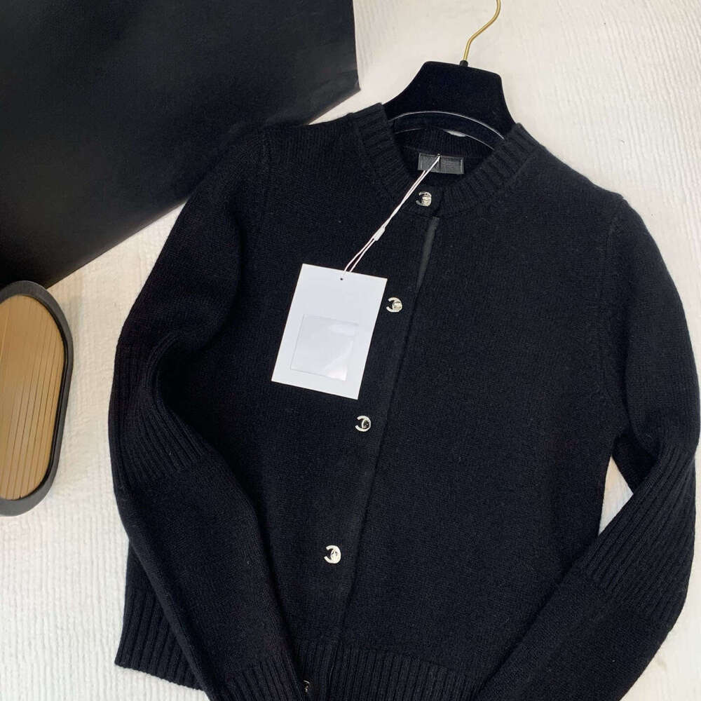 Designer 2025 Autumn Winter New Cha Fashion Simple Casual Style Elegant Age-Reducing Versatile Round Neck Knitted Cardigan For Women bdcb