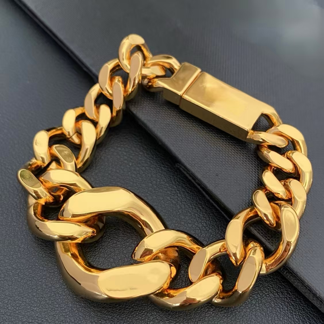 Women Designer Charms Letter Bracelet Light Yellow Gold Plated Bling Luxury Letters Chain Bracelets Jewelry Gift for Men Women
